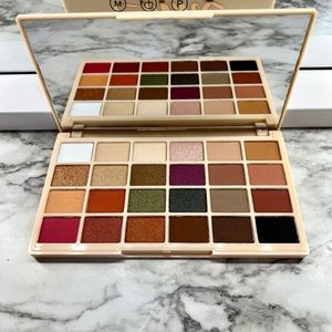 Makeup Revolution x Sophx Eyeshadow Pallet